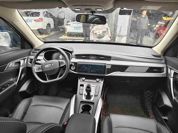 Фото 8 - Geely Atlas