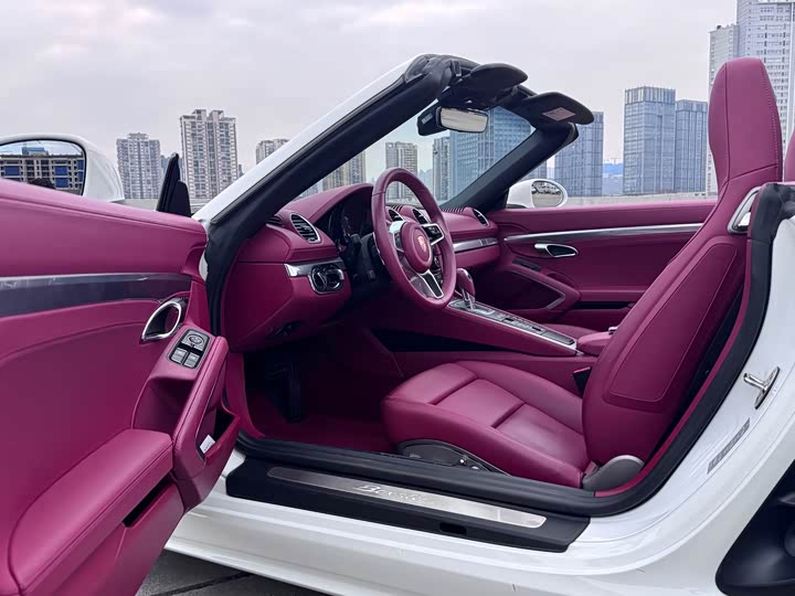 Photo 3 - Porsche 718