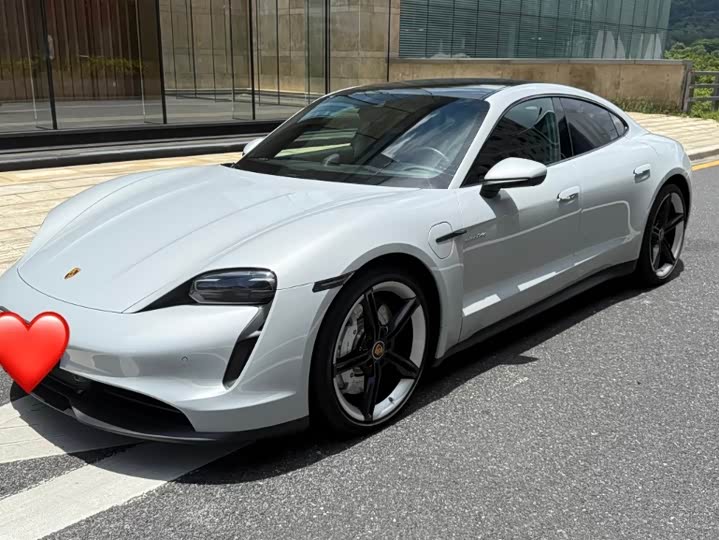 Photo 1 - Porsche Taycan