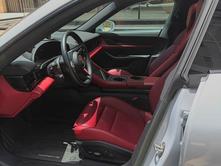 Photo 3 - Porsche Taycan