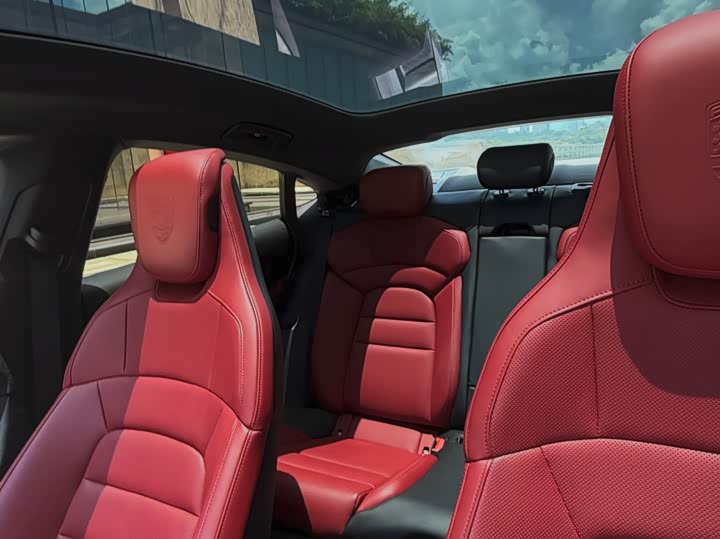 Photo 4 - Porsche Taycan