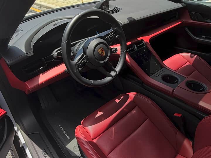 Photo 5 - Porsche Taycan