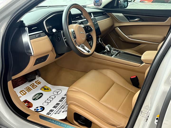 Photo 7 - Jaguar XF L