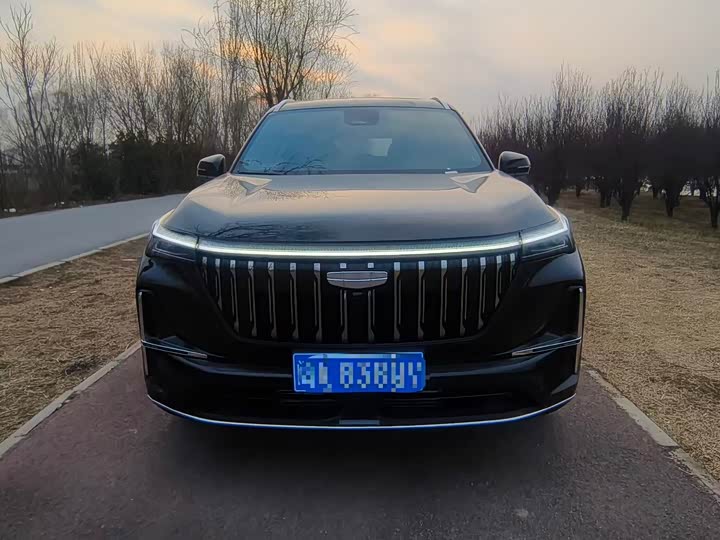 Фото 2 - Geely Atlas L