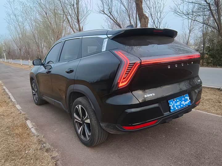 Фото 9 - Geely Atlas L