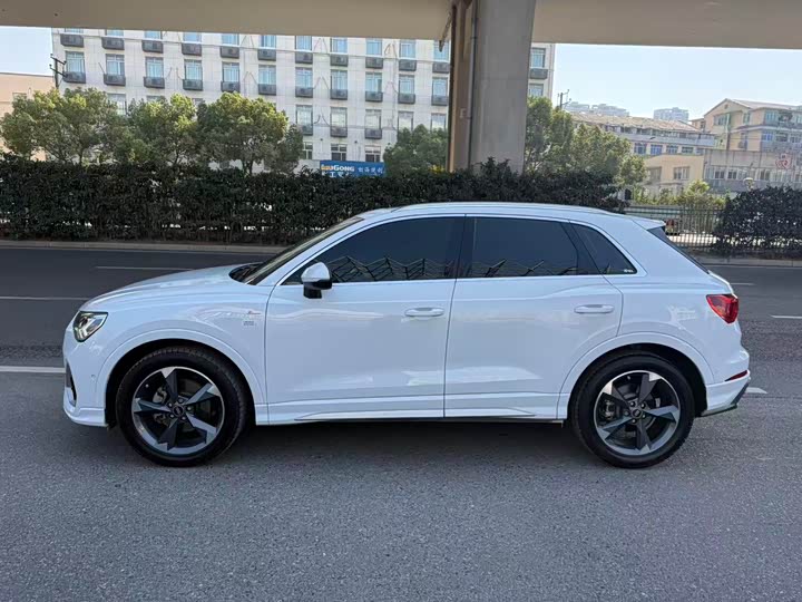 Фото 2 - Audi Q3