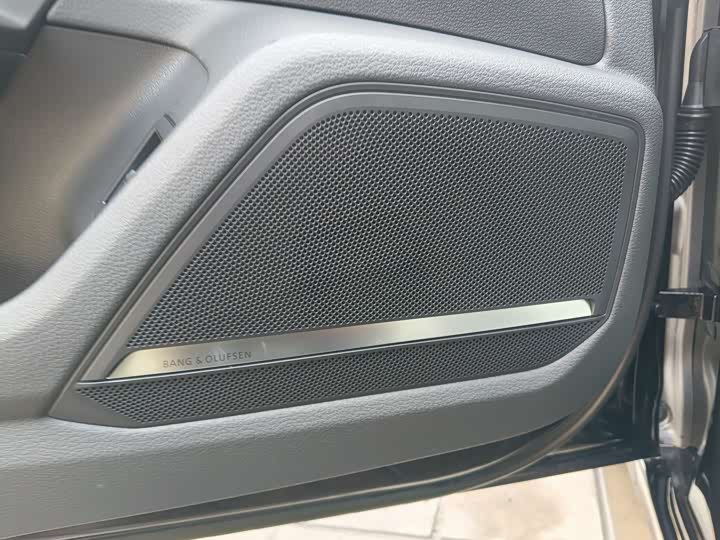 Фото 7 - Audi A6L