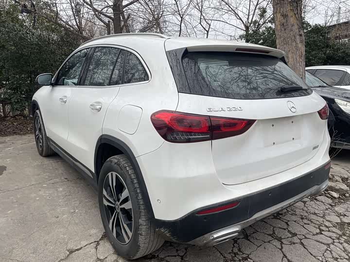Фото 9 - Mercedes-Benz GLA-Class