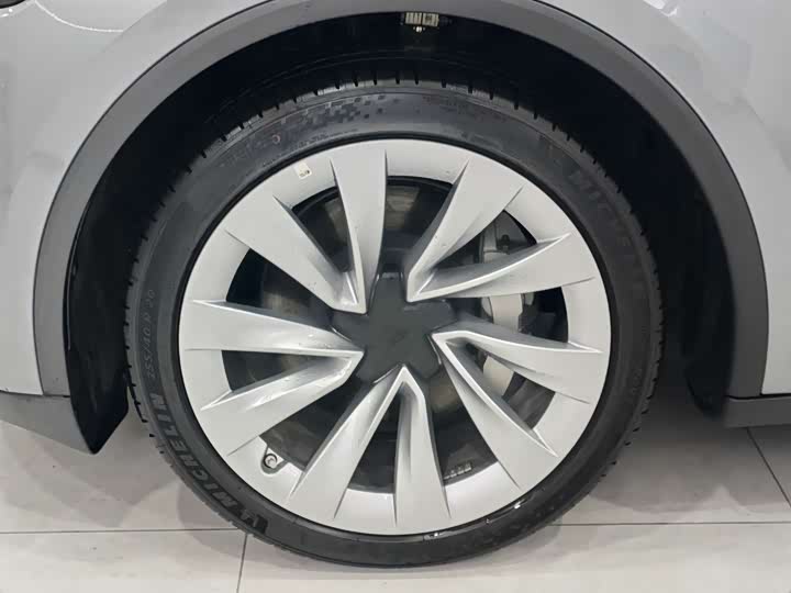 Photo 5 - Tesla Model Y