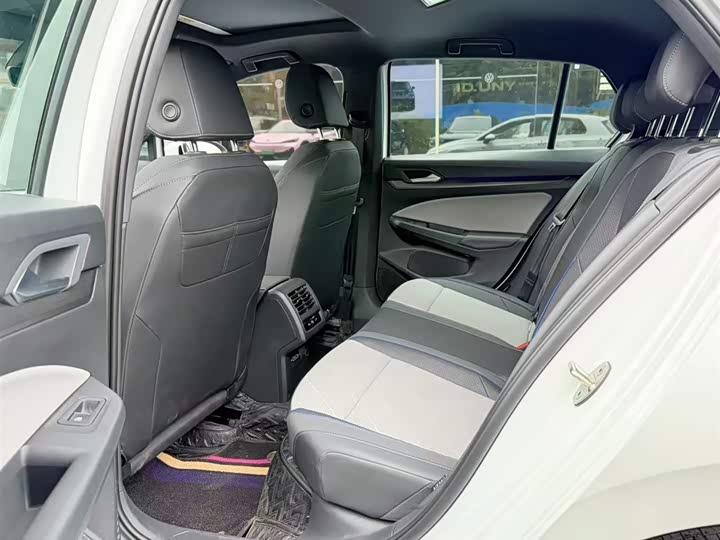 Фото 4 - Volkswagen Golf