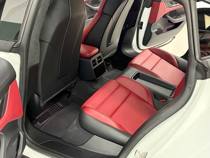 Photo 7 - Porsche Taycan