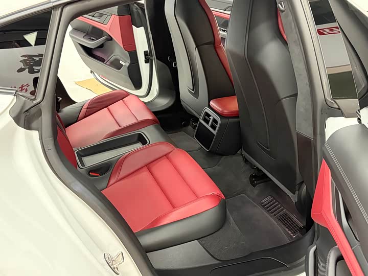 Photo 8 - Porsche Taycan