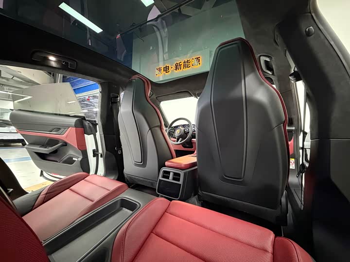 Photo 9 - Porsche Taycan