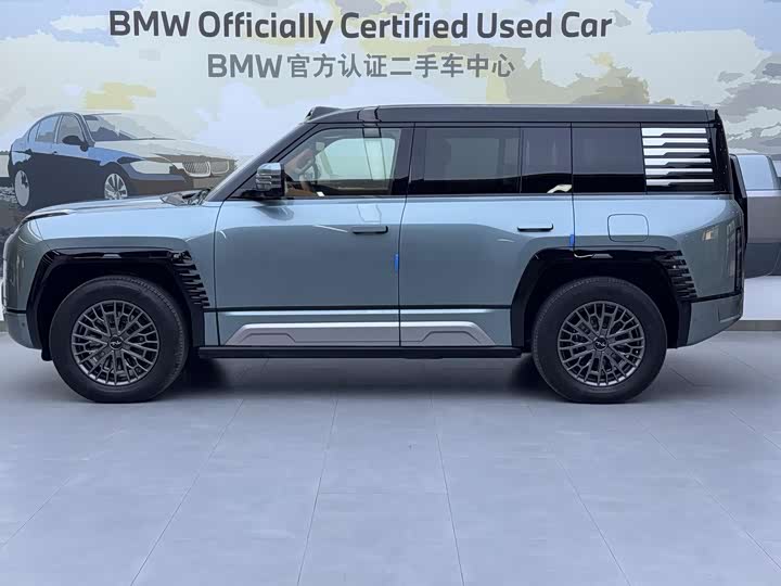 Photo 3 - BYD Yangwang U8