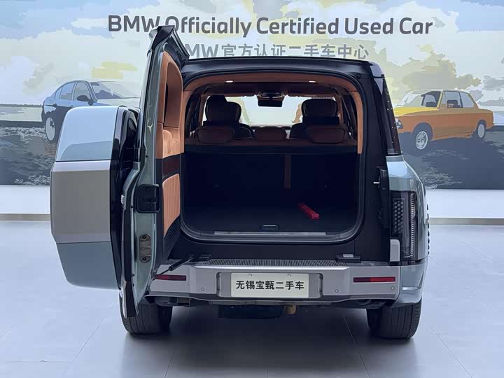 Photo 7 - BYD Yangwang U8