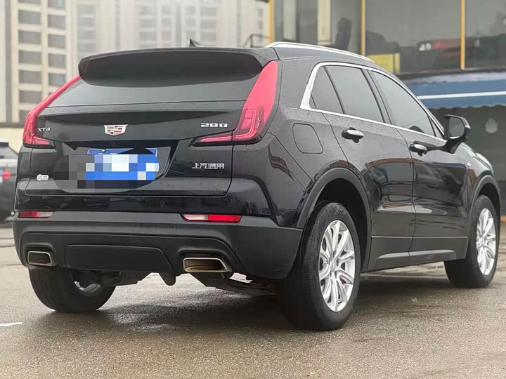 Фото 9 - Cadillac XT4