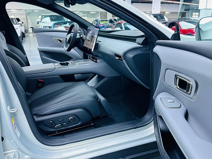 Фото 8 - Changan Deepal L06