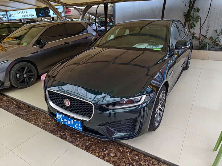 Фото 1 - Jaguar XE L