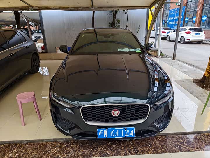 Фото 2 - Jaguar XE L