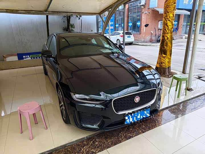 Фото 3 - Jaguar XE L