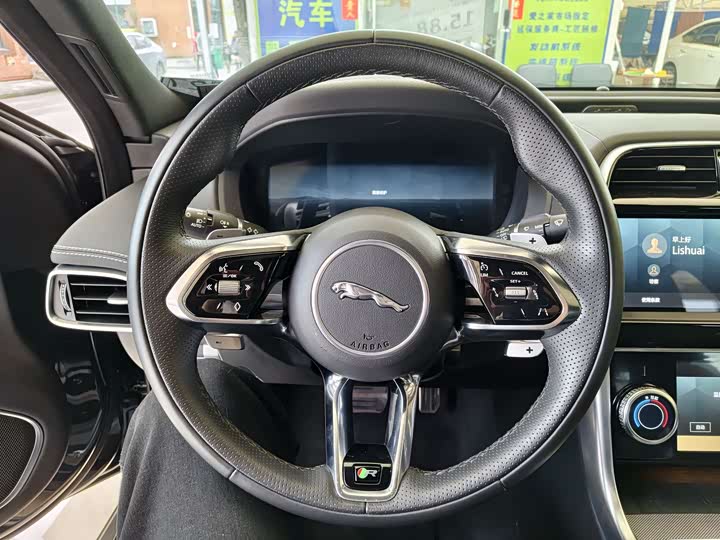 Фото 5 - Jaguar XE L