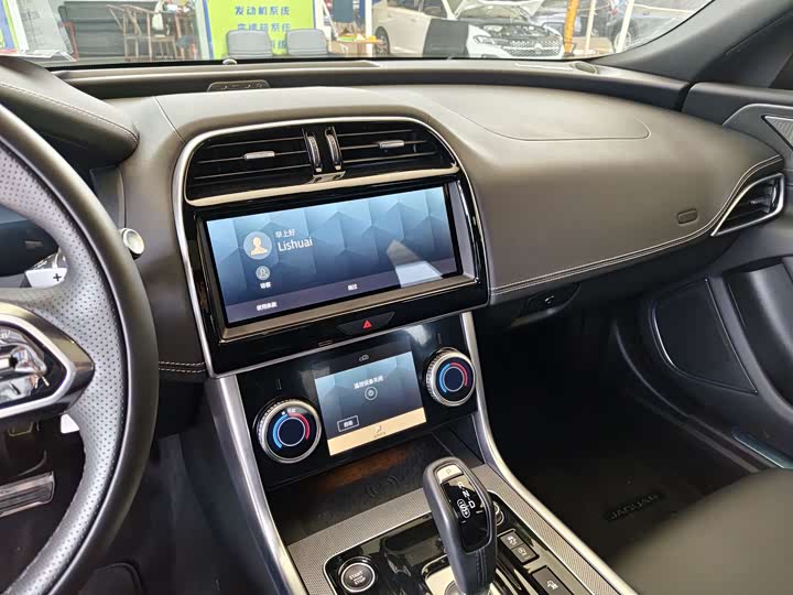 Фото 6 - Jaguar XE L