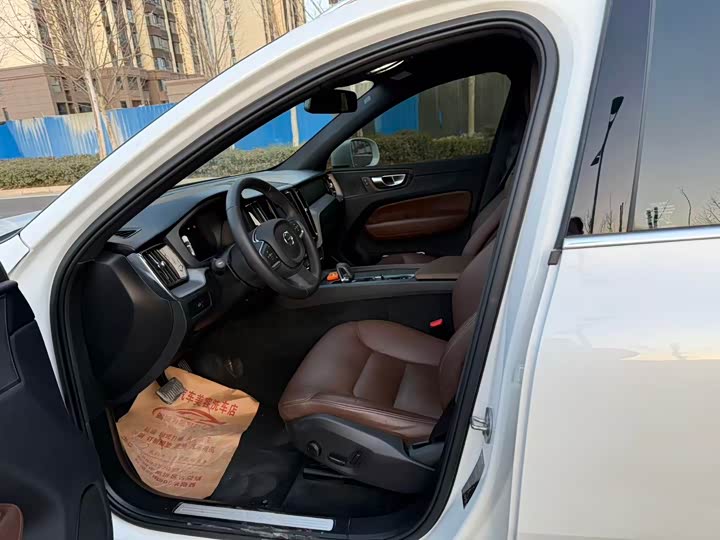 Фото 4 - Volvo XC60