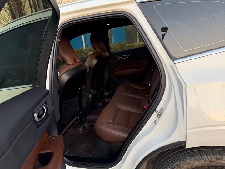 Фото 5 - Volvo XC60