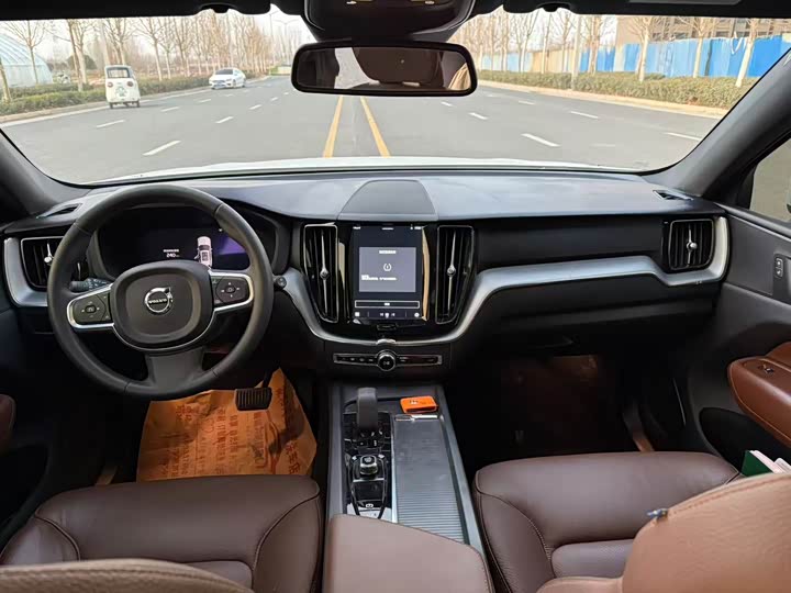 Фото 6 - Volvo XC60