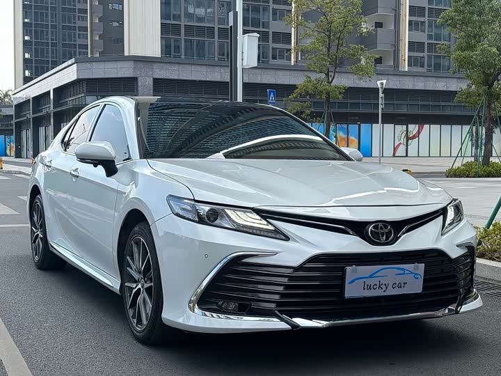 Фото 3 - Toyota Camry