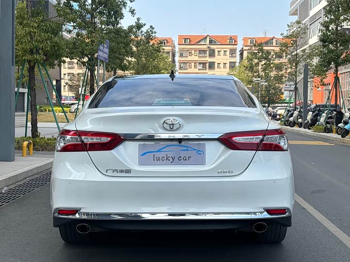 Фото 5 - Toyota Camry