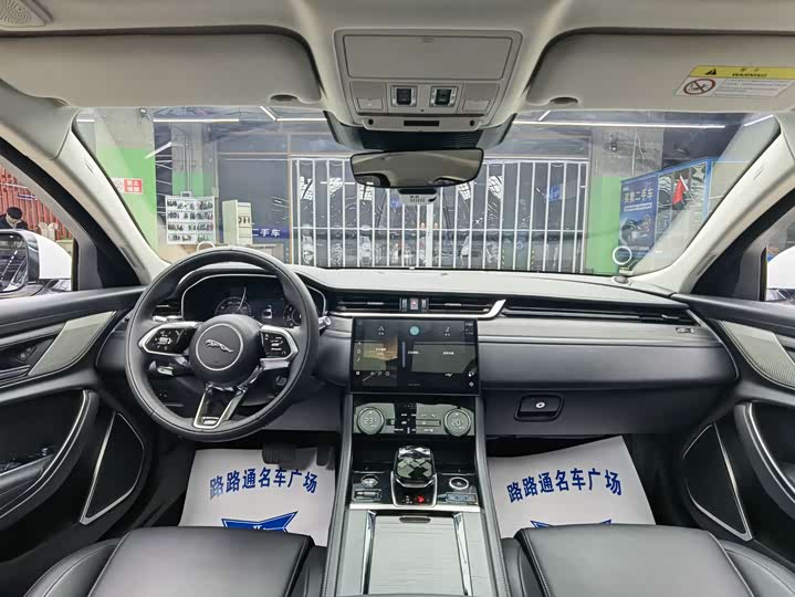 Фото 7 - Jaguar XF L