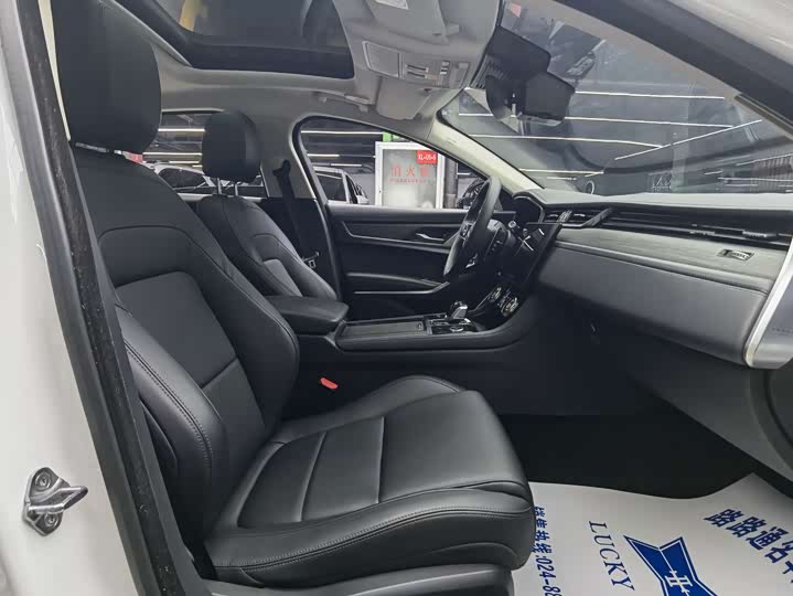 Фото 8 - Jaguar XF L