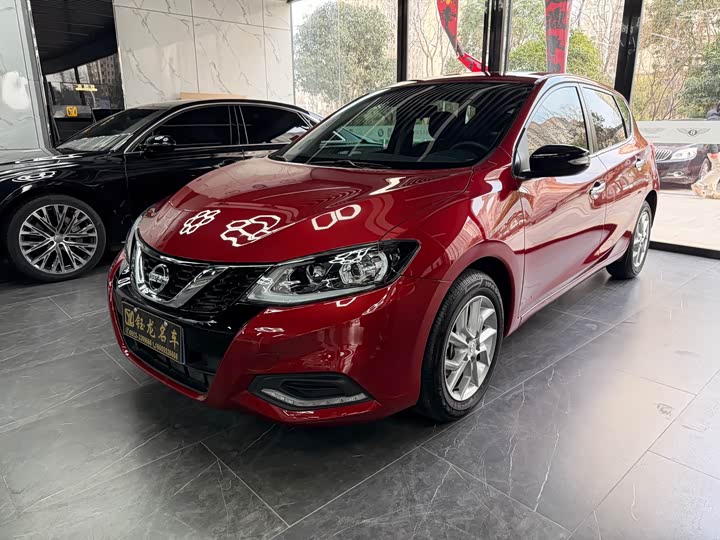 Фото 2 - Nissan Tiida