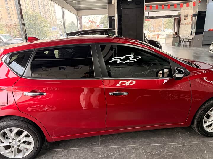 Фото 7 - Nissan Tiida