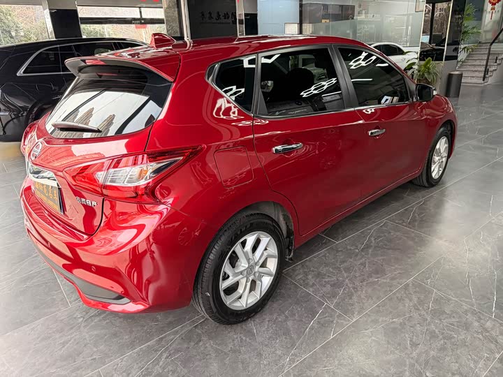 Фото 8 - Nissan Tiida