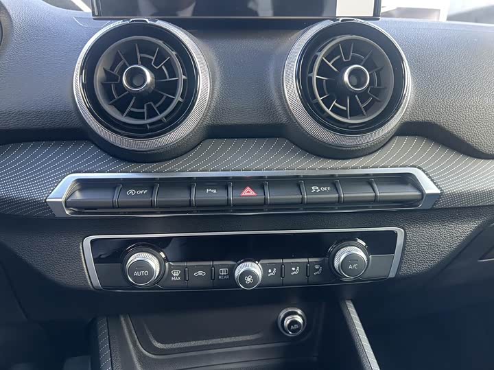 Фото 7 - Audi Q2L