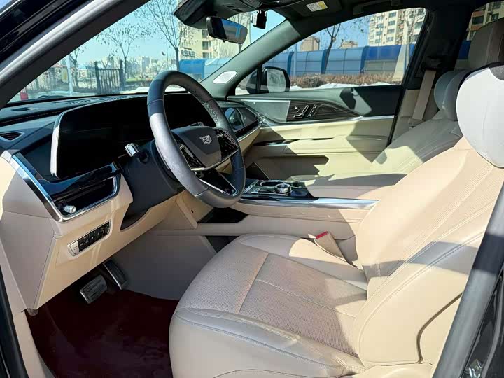 Фото 4 - Cadillac XT5