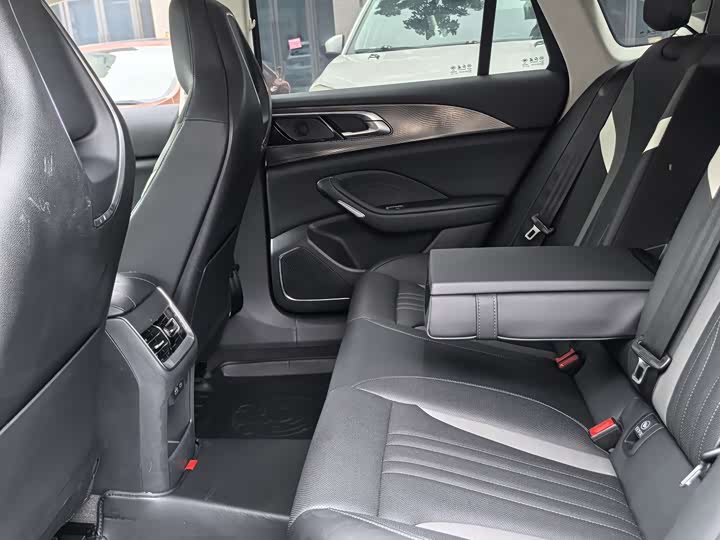 Фото 8 - Hongqi H6