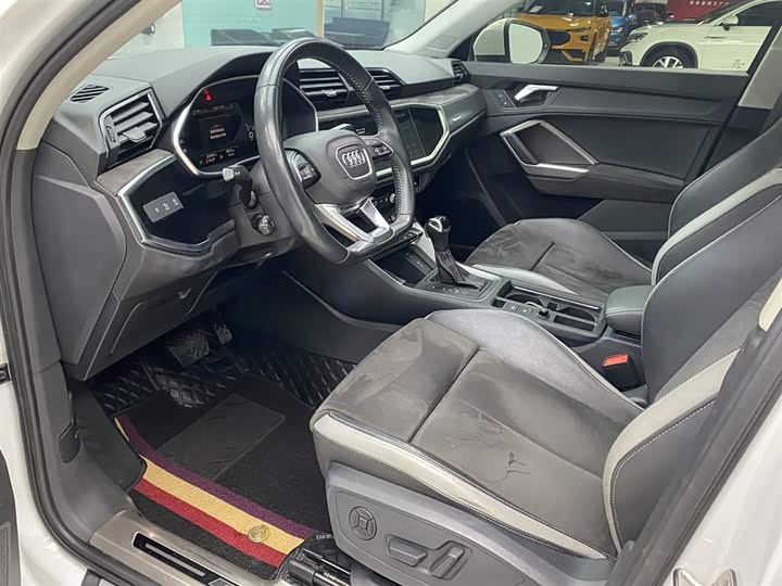 Фото 8 - Audi Q3