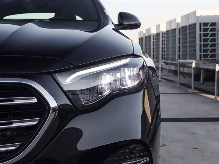 Photo 3 - Mercedes-Benz E-Class