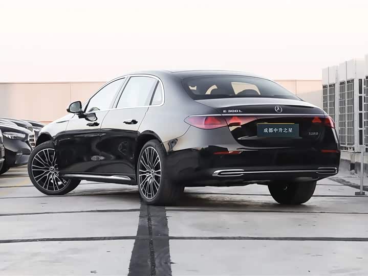 Photo 5 - Mercedes-Benz E-Class