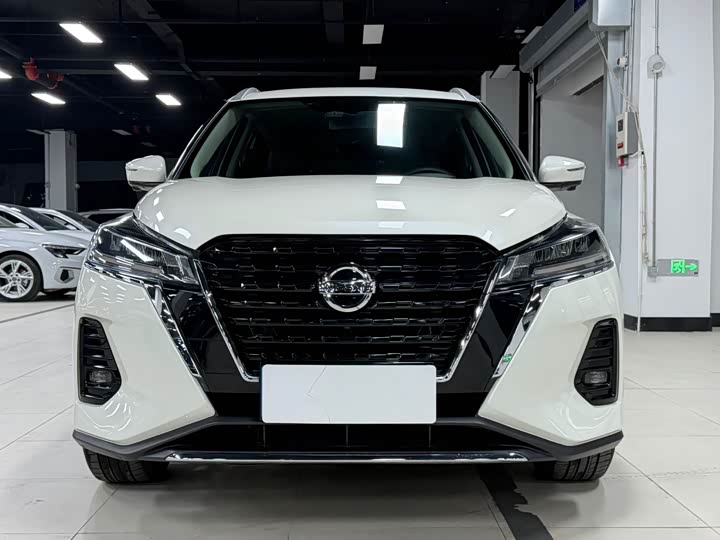 Photo 2 - Nissan Kicks