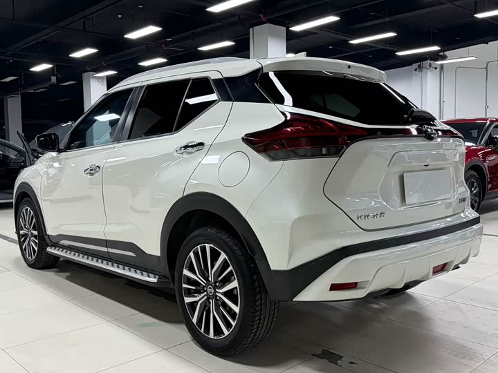 Photo 7 - Nissan Kicks