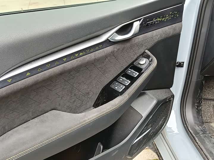 Фото 7 - Geely Preface