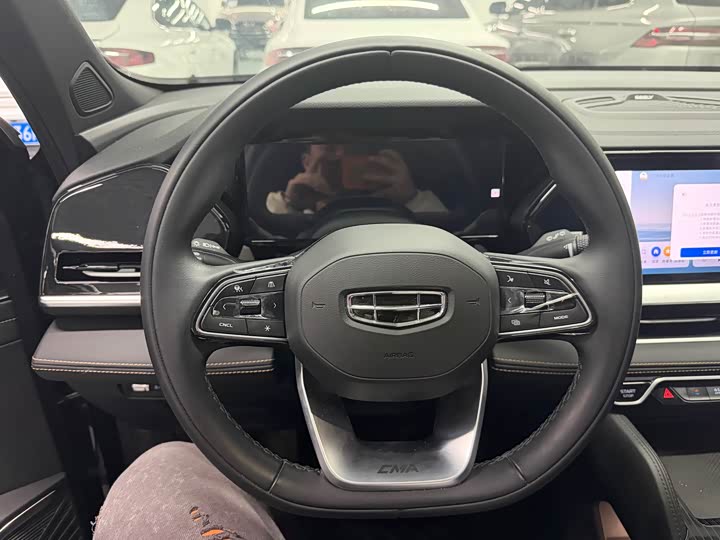 Фото 6 - Geely Monjaro