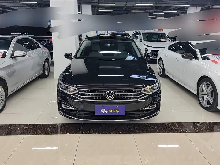 Фото 2 - Volkswagen Magotan