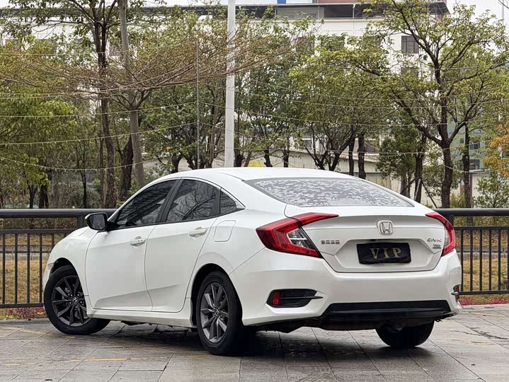 Фото 4 - Honda Civic