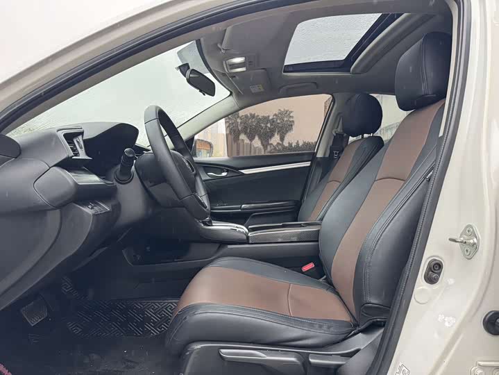 Фото 8 - Honda Civic