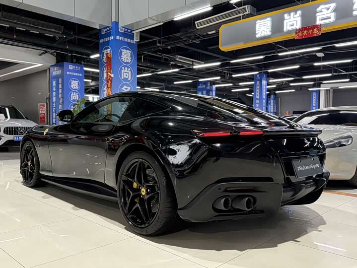 Фото 2 - Ferrari Roma